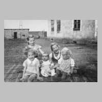 110-0089 Klein Warnien - Die Kinder Schirmacher. Von links Anita, Ingrid, Kaete, Ute, und Ruth.JPG